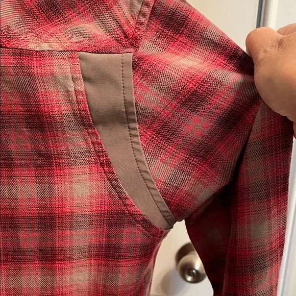 Under Armour Red and Gray Plaid Flannel Shirt Unisex - Picture 7 of 12